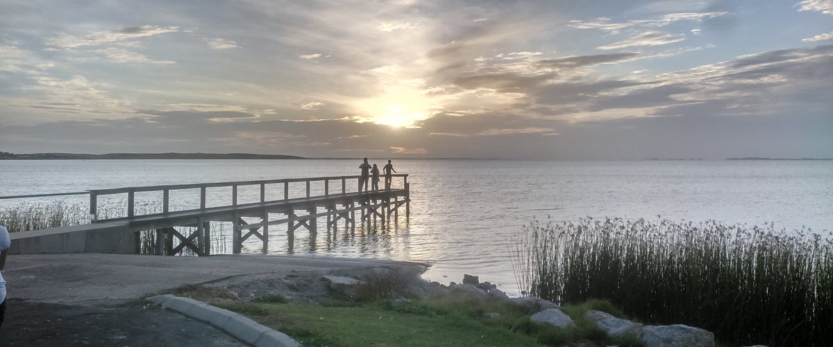 Sunset_at_Meningie,_SA